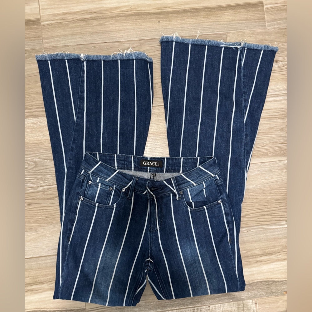 Grace in La flare jeans size 27 inseem 31